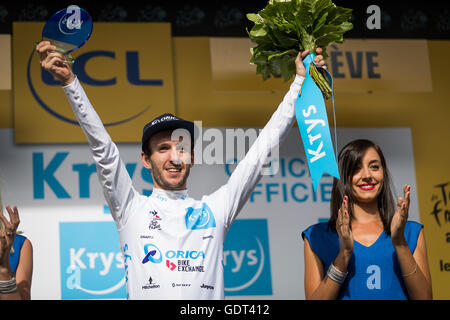 21 Luglio, 2016. Mègeve, FR. Adam Yates (Orica-BikeExchange) continua a condurre la miglior giovane pilota classificazione, anche se perdere 15 secondi per Louis Meintjes (Lampre-Merida) oggi nella cronometro individuale. John Kavouris/Alamy Live News Foto Stock