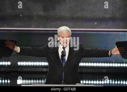 Cleveland, Ohio, USA. Il 20 luglio, 2016. Ex Presidente della Camera dei rappresentanti degli Stati Uniti Newt Gingrich (Repubblicano della Georgia) rende il commento al 2016 Convention Nazionale Repubblicana tenutasi presso l'dall'Arena Quicken Loans in Cleveland Ohio Mercoledì, 20 luglio 2016.Credit: Ron Sachs/CNP. © Ron Sachs/CNP/ZUMA filo/Alamy Live News Foto Stock