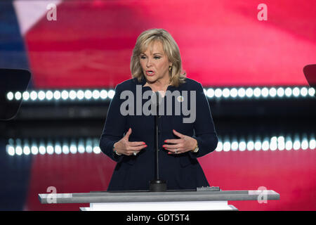 Cleveland, Ohio, USA. 21 Luglio, 2016. Oklahoma Gov. Maria indirizzi Fallin delegati nel giorno finale della Convention Nazionale Repubblicana Luglio 21, 2016 a Cleveland, Ohio. Credito: Planetpix/Alamy Live News Foto Stock