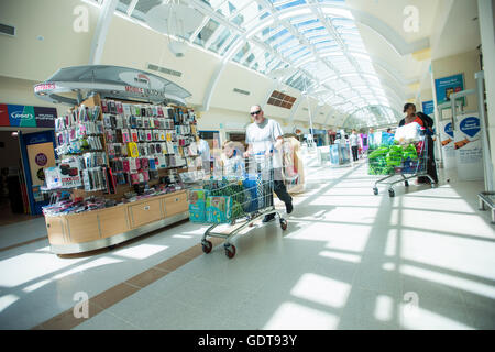 Beaumont Leys Shopping Center. 25 Beaumont Way, Leicester LE4 1DS. Di proprietà di terra britannica PLC. Foto Stock