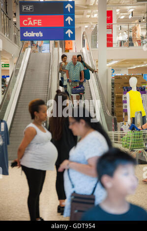 Beaumont Leys Shopping Center. 25 Beaumont Way, Leicester LE4 1DS. Di proprietà di terra britannica PLC. Foto Stock