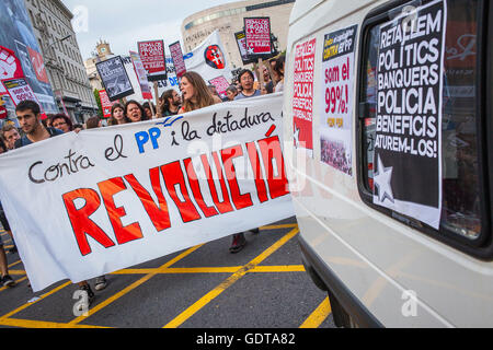 Le proteste contro la triste situazione sociale.Rivoluzione spagnola 2011 .15 M y 19 J.Indignados.indignato.proteste sociali moveme Foto Stock