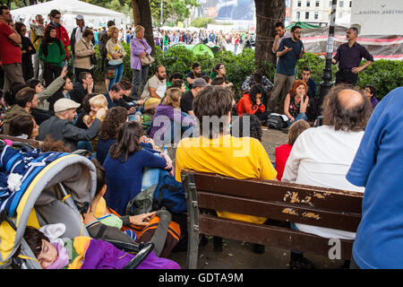 Assemblea popolare.proteste contro la triste situazione sociale.Rivoluzione spagnola 2011 .15 M y 19 J.Indignados.indignato.socia Foto Stock