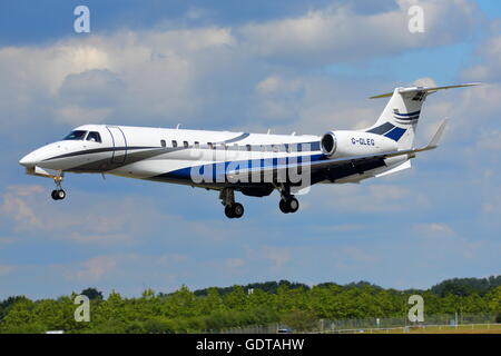 London Executive Aviation Embraer EMB-135BJ Legacy 650 G-GLEG a Farnborough Airshow internazionale 2016 Foto Stock