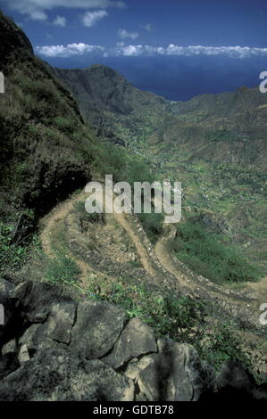 Il paesaggio nei pressi del villaggio di Ponta do Sol vicino a Ribeira Grande sull'isola di Santo Antao in Cape Berde nell'Oceano Atlantico Foto Stock