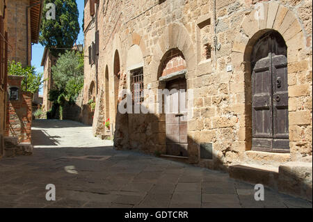 Borgo di Monticchiello, villaggio delle Crete Senesi Val d'Orcia, Toscana, Italia Foto Stock