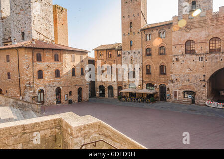 Palazzo del Popolo in San Gimignano a Piazza Duomo Foto Stock