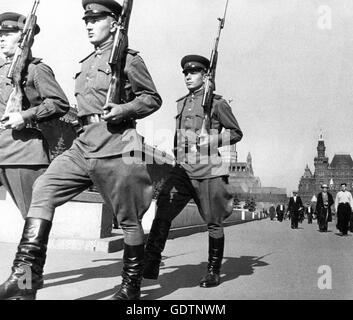 Le protezioni di fronte il mausoleo di Lenin Foto Stock