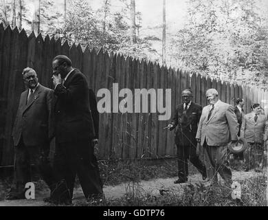 Nikolai Bulganin, Heinrich von Brentano, Walter Hallstein, Nikita Khrushchev durante la visita di Adenauer a Mosca, 1955 Foto Stock