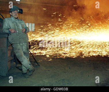 Lavoratore presso l'altoforno, 1995 Foto Stock