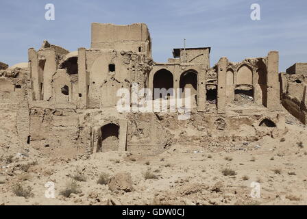 Fatiscenti edifici storici in Yazd, Iran Foto Stock