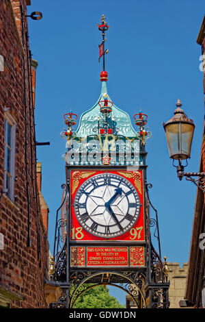 Il clock della città di Chester, capoluogo di contea di Cheshire, Inghilterra. Regno Unito Foto Stock
