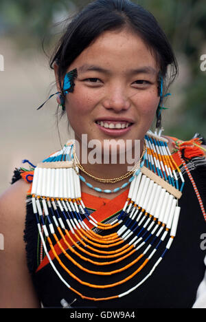 L'immagine della tribù Chakhesang ragazza al festival di Hornbill, Nagaland, India Foto Stock