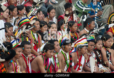 L'immagine di Angami Naga trib uomini a Hornbill festival, Nagaland, Inda Foto Stock