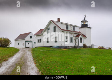 Fort Point Lighthouse e parco dello stato, sulla penisola off Maine State Highway 1, in corrispondenza di Penobscot Bay. È stato costruito nel 1836. Foto Stock