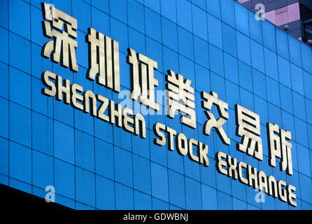 Il mercato azionario exchange nella città di Shenzhen a nord di Hongkong nella provincia di Guangdong in Cina in Asia orientale. Foto Stock