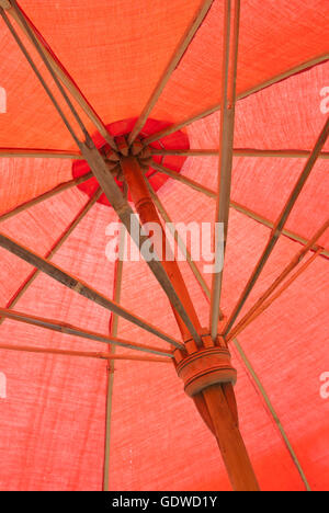 Rosso texture ombrello Foto Stock