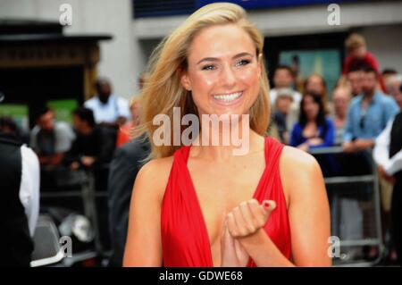 Kimberley Garner/Made in Chelsea Star, frequenta la London film premiere di soddisfare i mugnai. Foto Stock