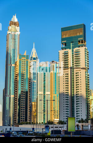 Le torri residenziali in Dubai Marina District, EMIRATI ARABI UNITI Foto Stock