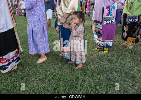 Native American Girl durante il Sac & Fox nazione Pow-wow, Stroud, Oklahoma, U.S.A. Foto Stock