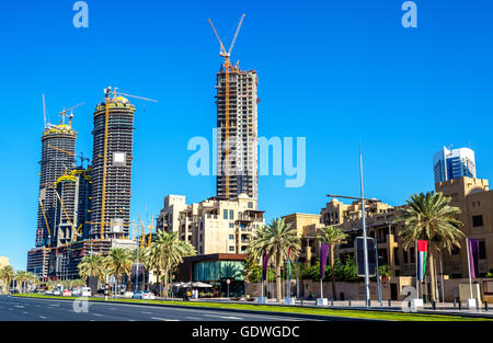 Grattacieli in costruzione nel centro cittadino di Dubai - Emirati Foto Stock