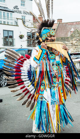 Sud-American Indian giocando Pan-Pipes a Whitby Yorkshire Ray Boswell Foto Stock