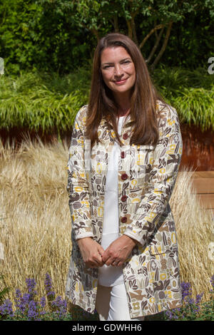 Rachel de Thame, autore, giudice, attrice e giardinaggio esperto horticolturalist al RHS Royal Horticulutral Society 2016 Flower Show. Foto Stock