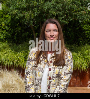 Rachel de Thame, autore, giudice, attrice e orticoltura esperto di orticoltura orticolturalista alla RHS Royal Horticulutral Society 2016 Flower Show. Foto Stock