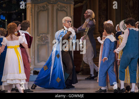 "Schiaccianoci", coreografia e staging: Vasily Medvedev e Yuri Burlaka Foto Stock