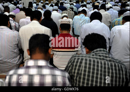La preghiera del venerdì di Yangon Foto Stock