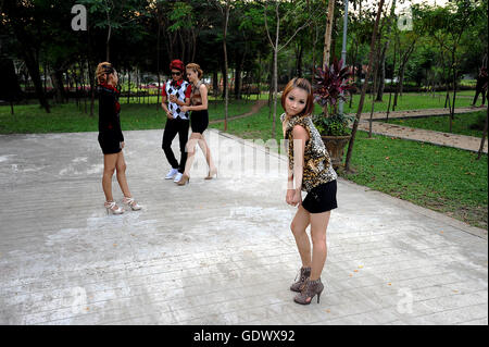 Nuova giovinezza di Yangon Foto Stock