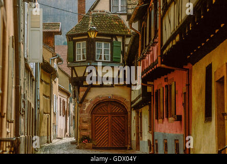 Strade di Kaysersberg, Alsace Francia Foto Stock