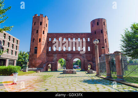 Vista in età romana Porta Palatina di Torino, Italia Foto Stock