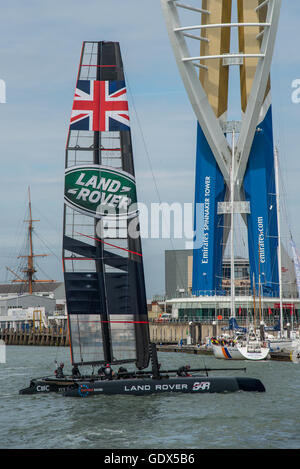 Land Rover BAR barca di formazione con la Duchessa di Cambridge a bordo. Foto Stock