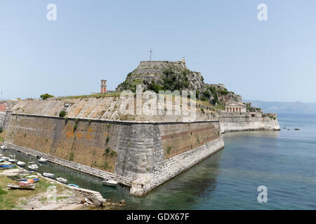 Vecchia Fortezza di Corfù, fortezza veneziana, Corfu, Grecia. Palaio Frourio fossato di elevazione costruito dal veneziano Foto Stock