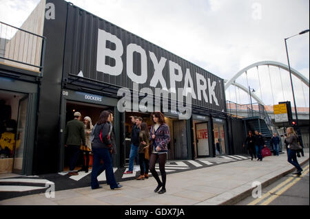 Box Park Shoreditch. è una temporanea Pop-up dello spazio di vendita al dettaglio con un contratto di affitto di cinque anni ed è il frutto di Roger Wade. Foto Stock