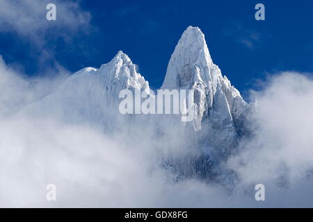 Geografia / viaggi, la Francia, l'Aiguille Verte (4124m) e Aiguille du Dru (3754m) dopo una tempesta in inverno, Chamonix Additional-Rights-Clearance-Info-Not-Available Foto Stock