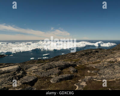 Ilulissat Tourist Nature icebergs alimentato da Sermeq Kujalleq Ililissat ghiacciaio è una località nel Comune di Qaasuitsup in Groenlandia occidentale luglio bella giornata d'estate Foto Stock