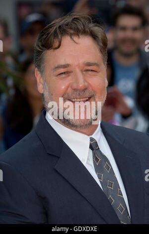 Russell Crowe assiste il "nice guys' UK Premiere di Odeon Leicester Square,a Londra Foto Stock