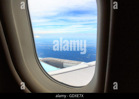 La vista dalla finestra del piano di volo Foto Stock