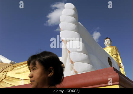 Buddha gigante Foto Stock