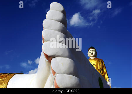 Buddha gigante Foto Stock