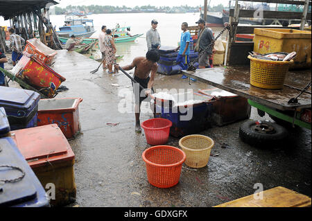 San al contrario Pya il mercato del pesce di Yangon Foto Stock