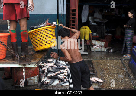 San al contrario Pya il mercato del pesce di Yangon Foto Stock