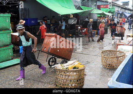 San al contrario Pya il mercato del pesce di Yangon Foto Stock