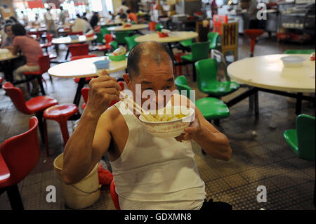 Food court al Pei mercato Ho Foto Stock