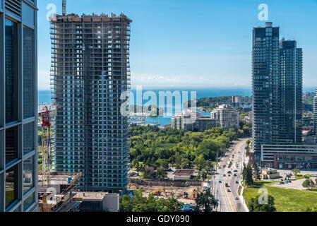 Una vista dei condomini sul lago Ontario in Canada, a Toronto. Foto Stock