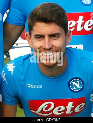 Dimaro, Italia. 18 Luglio, 2016. Alberto Grassi di SSC Napoli durante un campo estivo di formazione in Dimaro vicino a Trento. © Ciro De Luca/Pacific Press/Alamy Live News Foto Stock