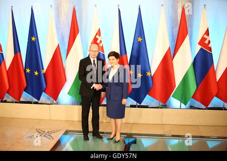 Varsavia, Polonia. 21 Luglio, 2016. Czechian PM Bohuslav Sobotka arrivarono a Varsavia per la riunione ufficiale del gruppo di Visegrad sotto la presidenza della Beata Szydlo. © Jakob Ratz/Pacific Press/Alamy Live News Foto Stock