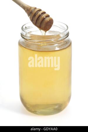 Un vasetto di miele contro uno sfondo bianco Foto Stock
